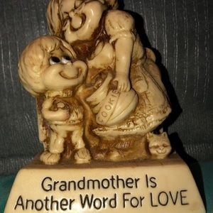 Grandmother Sillisculpt Russ Berrie 1979